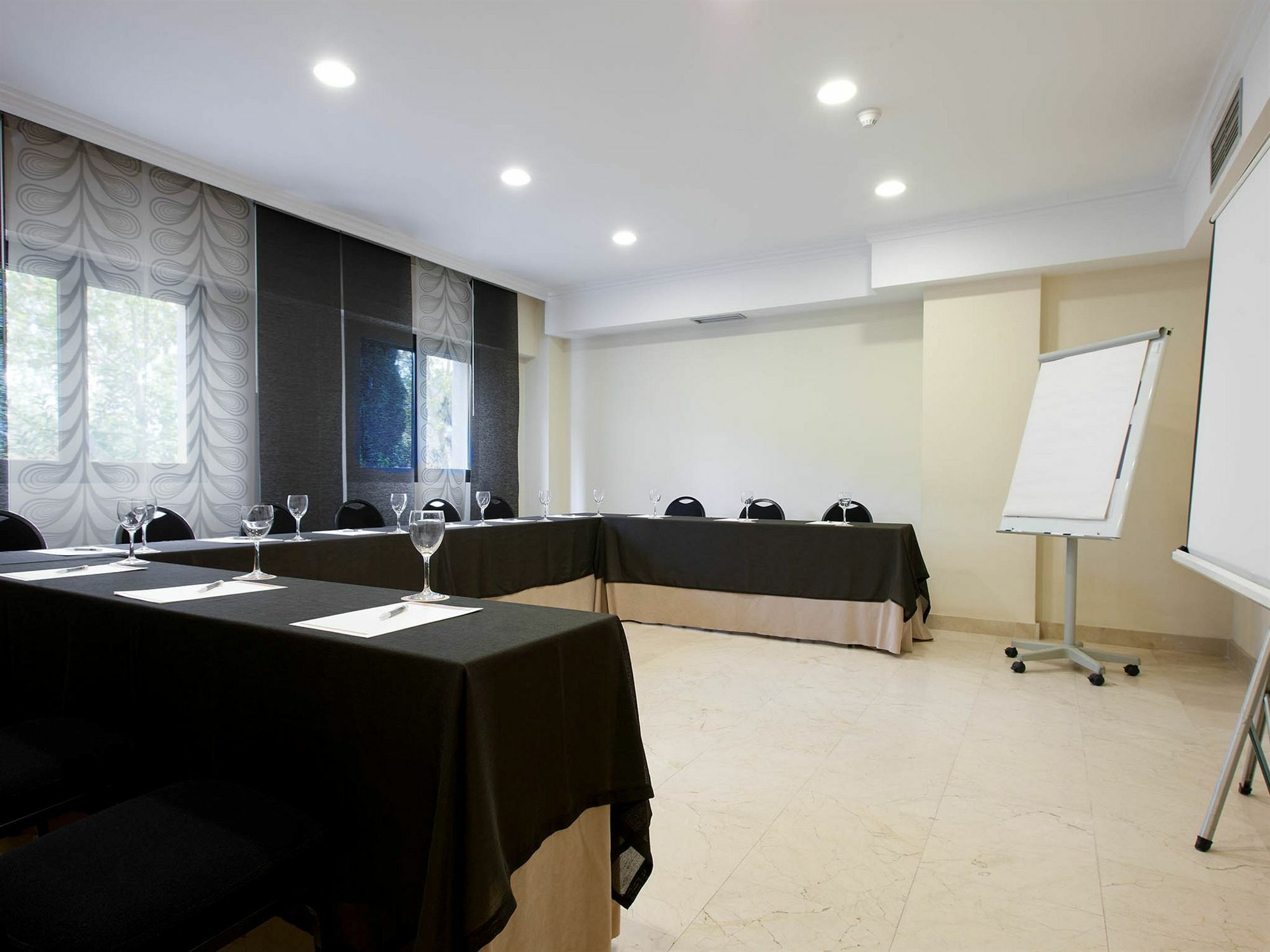 Apartamentos Th La Florida Madrid Exteriör bild