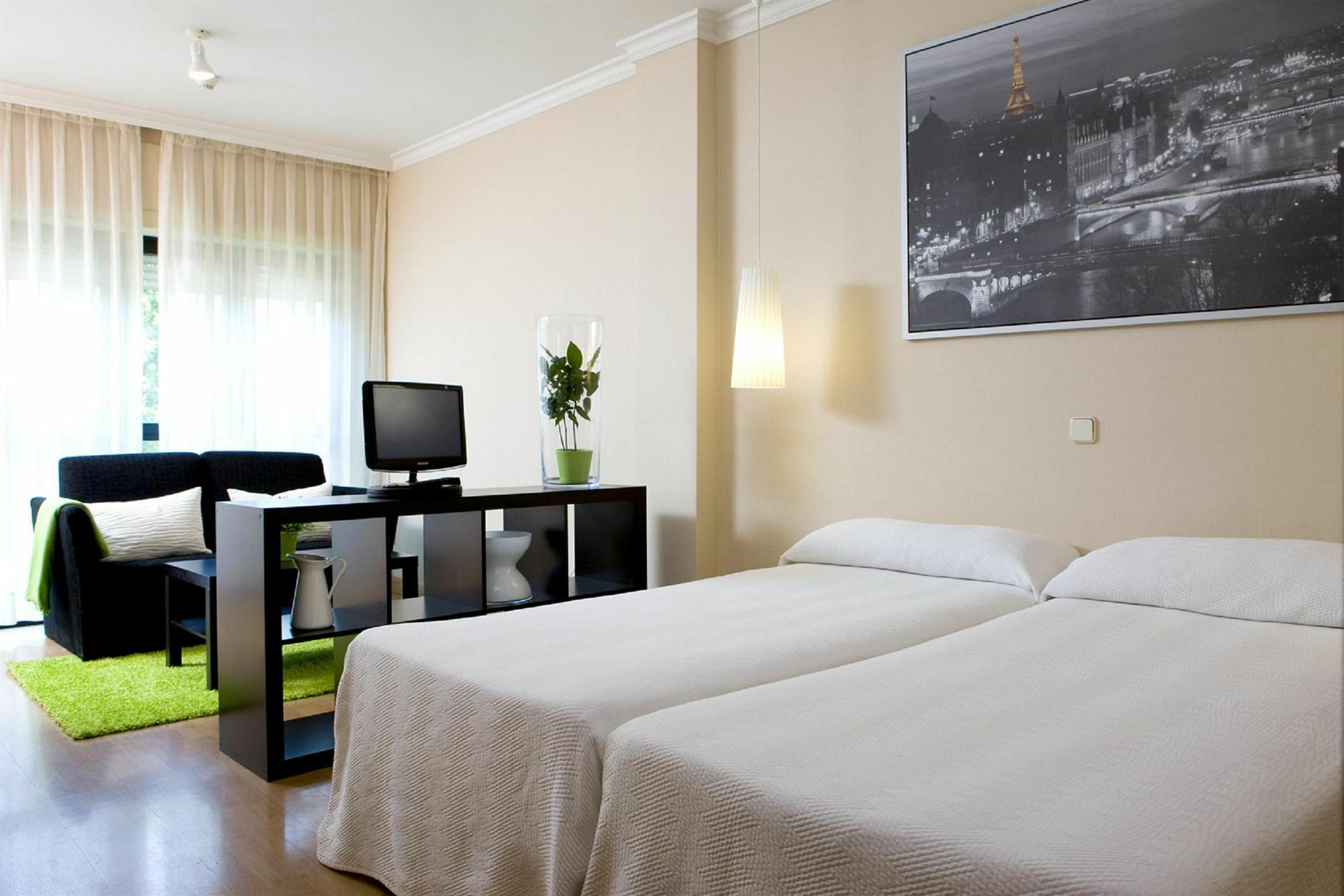 Apartamentos Th La Florida Madrid Rum bild
